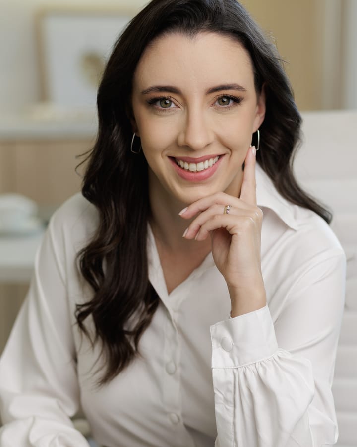 Dra. Natalie Adler Piepszyk, médica ginecologista, em seu consultório em São Paulo